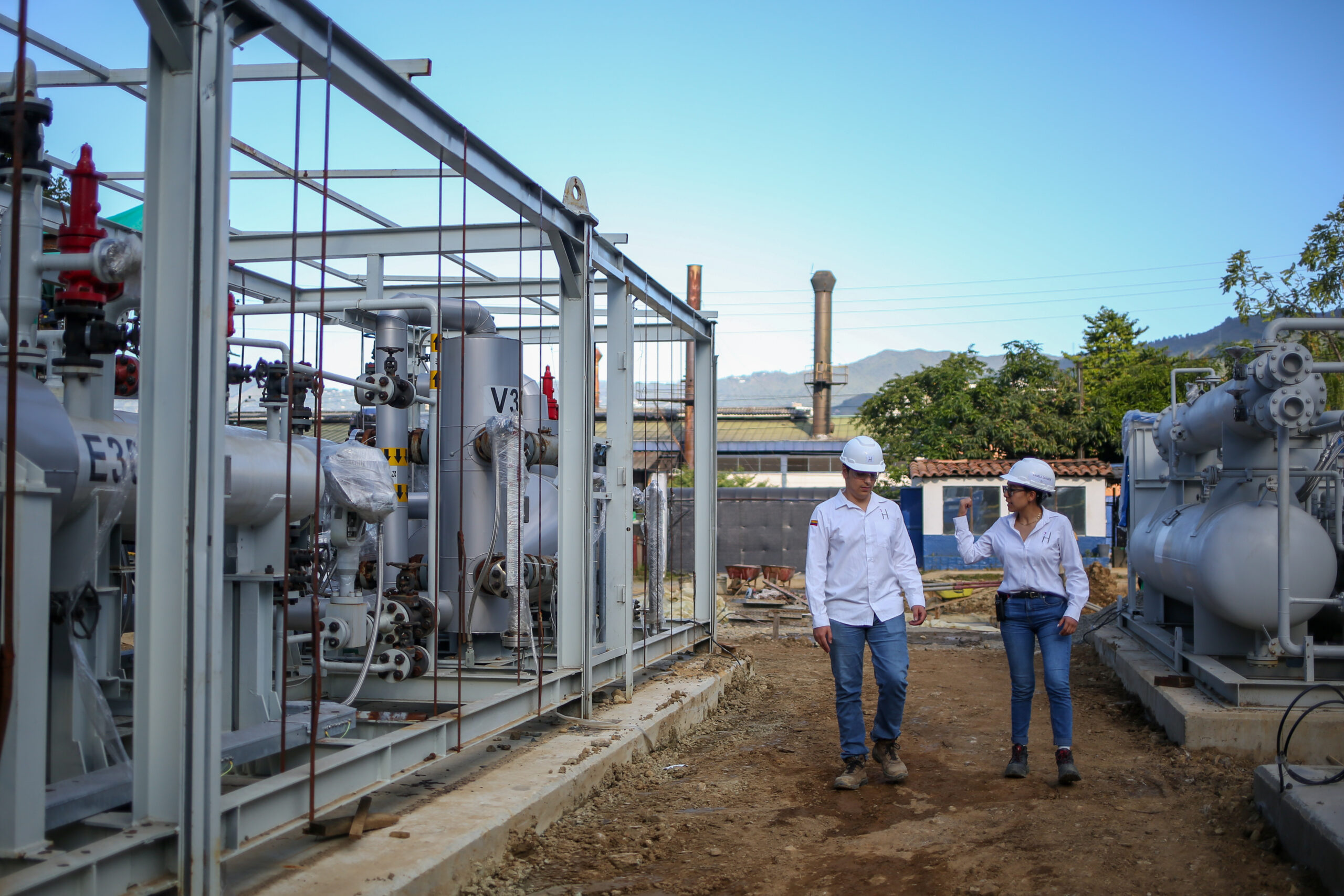 Equipo de Opex recorriendo la planta Protium en Sabaneta, Antioquia